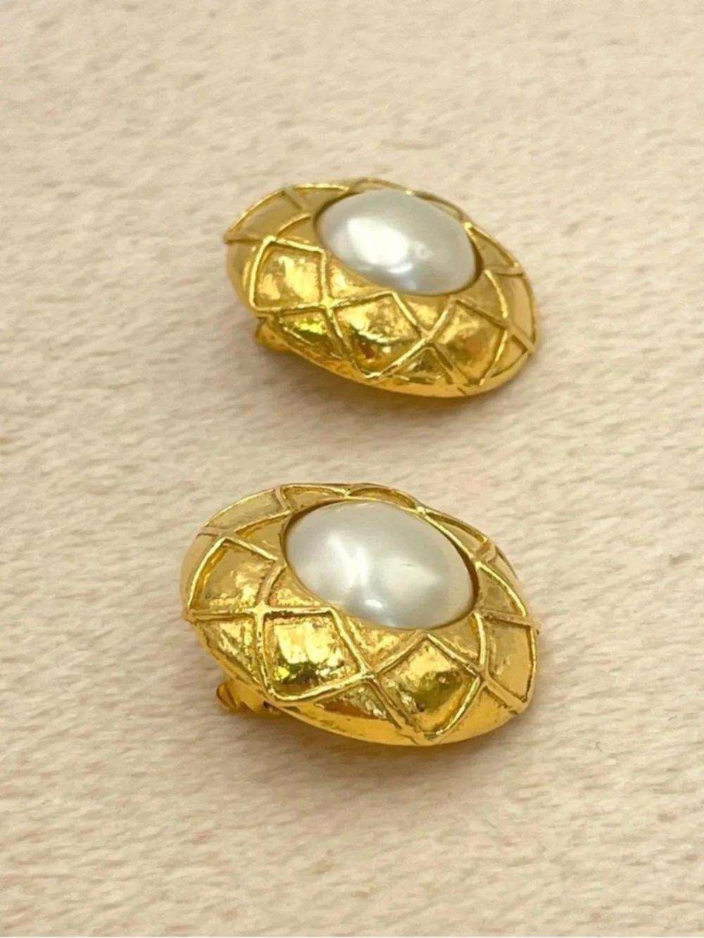 Chanel🩵 Pearl Coco 24kGold Plated Round Earrings W/ Chanel Box -EUC-Authentic